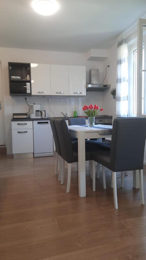 Beach Apartment Kate With Sea View, Balcony And Parking, Murter, Dalmatia المظهر الخارجي الصورة