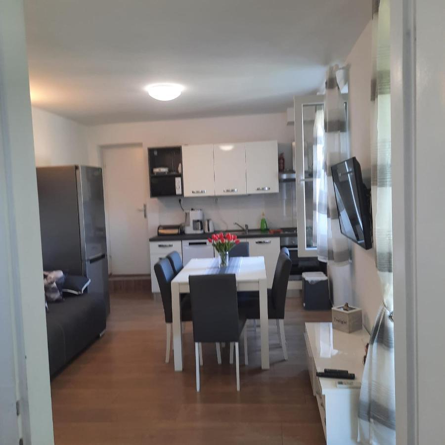 Beach Apartment Kate With Sea View, Balcony And Parking, Murter, Dalmatia المظهر الخارجي الصورة