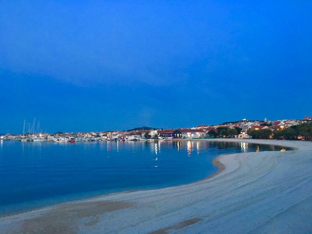 Beach Apartment Kate With Sea View, Balcony And Parking, Murter, Dalmatia المظهر الخارجي الصورة
