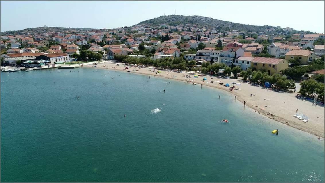 Beach Apartment Kate With Sea View, Balcony And Parking, Murter, Dalmatia المظهر الخارجي الصورة