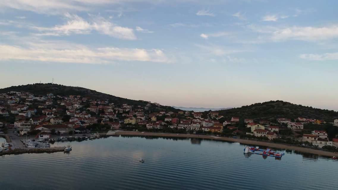 Beach Apartment Kate With Sea View, Balcony And Parking, Murter, Dalmatia المظهر الخارجي الصورة