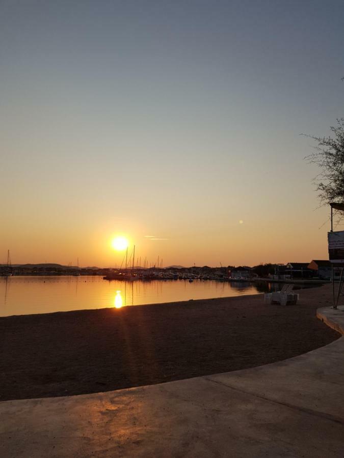 Beach Apartment Kate With Sea View, Balcony And Parking, Murter, Dalmatia المظهر الخارجي الصورة